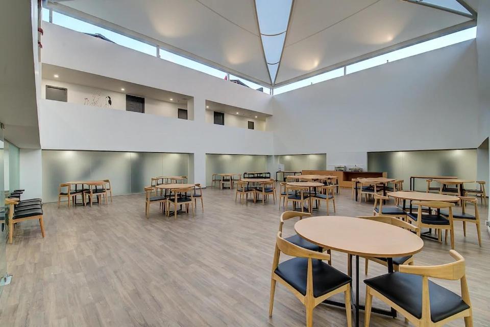 Town Plaza 3*